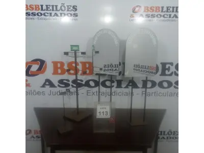 LOTE 113 - 02 ESPELHOS E 01 MOSTRUÁRIO. (NO ESTADO) ATENÇÃO! FAZER A VISITAÇÃO ANTES DE ARREMATAR, NÃO SABEMOS SE FUNCIONA. LEILÃO NÃO TEM GARANTIA E NEM DEVOLUÇÃO, SUJEITO A POSSÍVEIS AVARIAS VISÍVEIS/OCULTAS E/OU AUSÊNCIA DE COMPONENTES.