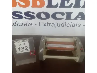 LOTE 132 - 01  PLASTIFICADORA. (NO ESTADO) ATENÇÃO! FAZER A VISITAÇÃO ANTES DE ARREMATAR, NÃO SABEMOS SE FUNCIONA. LEILÃO NÃO TEM GARANTIA E NEM DEVOLUÇÃO, SUJEITO A POSSÍVEIS AVARIAS VISÍVEIS/OCULTAS E/OU AUSÊNCIA DE COMPONENTES.