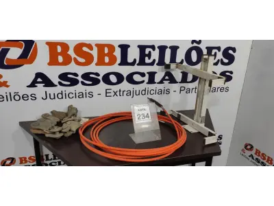 LOTE 234 - 01 CABO DE COMANDO, 10 MANILHAS/SAPATILHAS PARA CABO E 01 SUPORTE PARA MICRO-ONDAS. (NO ESTADO) ATENÇÃO! FAZER A VISITAÇÃO ANTES DE ARREMATAR, NÃO SABEMOS SE FUNCIONA. LEILÃO NÃO TEM GARANTIA E NEM DEVOLUÇÃO, SUJEITO A POSSÍVEIS AVARIAS VISÍVEIS/OCULTAS E/OU AUSÊNCIA DE COMPONENTES.