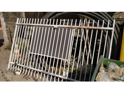 LOTE 324 - 01 PORTÃO DE FERRO COM APROXIMADAMENTE 4M. (NO ESTADO) ATENÇÃO! FAZER A VISITAÇÃO ANTES DE ARREMATAR, NÃO SABEMOS SE FUNCIONA. LEILÃO NÃO TEM GARANTIA E NEM DEVOLUÇÃO, SUJEITO A POSSÍVEIS AVARIAS VISÍVEIS/OCULTAS E/OU AUSÊNCIA DE COMPONENTES.