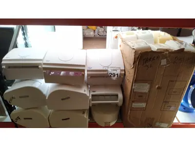 LOTE 291 - 01  LOTE COM GRANDE QUANTIDADE DE DISPENSES PARA PAPEL E SABÃO. (NO ESTADO) ATENÇÃO! FAZER A VISITAÇÃO ANTES DE ARREMATAR, NÃO SABEMOS SE FUNCIONA. LEILÃO NÃO TEM GARANTIA E NEM DEVOLUÇÃO, SUJEITO A POSSÍVEIS AVARIAS VISÍVEIS/OCULTAS E/OU AUSÊNCIA DE COMPONENTES.