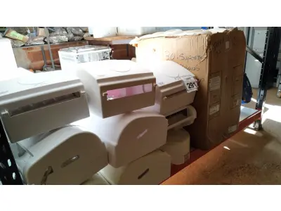 LOTE 291 - 01  LOTE COM GRANDE QUANTIDADE DE DISPENSES PARA PAPEL E SABÃO. (NO ESTADO) ATENÇÃO! FAZER A VISITAÇÃO ANTES DE ARREMATAR, NÃO SABEMOS SE FUNCIONA. LEILÃO NÃO TEM GARANTIA E NEM DEVOLUÇÃO, SUJEITO A POSSÍVEIS AVARIAS VISÍVEIS/OCULTAS E/OU AUSÊNCIA DE COMPONENTES.