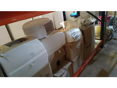 LOTE 263 - 01 LOTE COM GRANDE QUANTIDADE DE DISPENSES PARA PAPEL E SABÃO. (NO ESTADO) ATENÇÃO! FAZER A VISITAÇÃO ANTES DE ARREMATAR, NÃO SABEMOS SE FUNCIONA. LEILÃO NÃO TEM GARANTIA E NEM DEVOLUÇÃO, SUJEITO A POSSÍVEIS AVARIAS VISÍVEIS/OCULTAS E/OU AUSÊNCIA DE COMPONENTES.