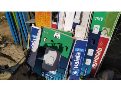 LOTE 323 - 01 LOTE COM VÁRIOS EXPOSITORES PARA TOMADAS. (NO ESTADO) ATENÇÃO! FAZER A VISITAÇÃO ANTES DE ARREMATAR, NÃO SABEMOS SE FUNCIONA. LEILÃO NÃO TEM GARANTIA E NEM DEVOLUÇÃO, SUJEITO A POSSÍVEIS AVARIAS VISÍVEIS/OCULTAS E/OU AUSÊNCIA DE COMPONENTES.