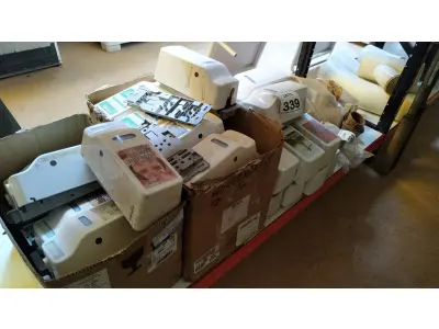 LOTE 339 - 01 LOTE COM GRANDE QUANTIDADE DE DISPENSER PARA SABÃO.(NO ESTADO) ATENÇÃO! FAZER A VISITAÇÃO ANTES DE ARREMATAR, NÃO SABEMOS SE FUNCIONA. LEILÃO NÃO TEM GARANTIA E NEM DEVOLUÇÃO, SUJEITO A POSSÍVEIS AVARIAS VISÍVEIS/OCULTAS E/OU AUSÊNCIA DE COMPONENTES.