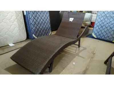 LOTE 126 - 01 ESPREGUIÇADEIRA. (NO ESTADO EM QUE SE ENCONTRA. SUJEITO A AVARIAS OCULTAS/VISÍVEIS.) BH1638A