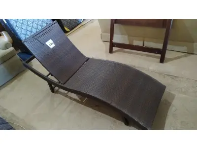 LOTE 126 - 01 ESPREGUIÇADEIRA. (NO ESTADO EM QUE SE ENCONTRA. SUJEITO A AVARIAS OCULTAS/VISÍVEIS.) BH1638A