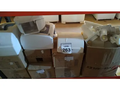 LOTE 263 - 01 LOTE COM GRANDE QUANTIDADE DE DISPENSES PARA PAPEL E SABÃO. (NO ESTADO) ATENÇÃO! FAZER A VISITAÇÃO ANTES DE ARREMATAR, NÃO SABEMOS SE FUNCIONA. LEILÃO NÃO TEM GARANTIA E NEM DEVOLUÇÃO, SUJEITO A POSSÍVEIS AVARIAS VISÍVEIS/OCULTAS E/OU AUSÊNCIA DE COMPONENTES.