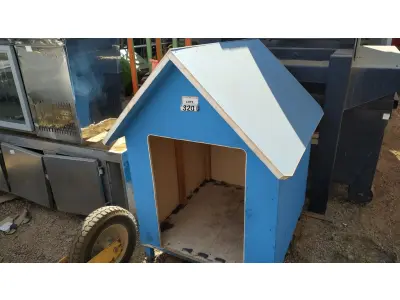LOTE 320 - 01 CASA DE CACHORRO EM MADEIRA. (NO ESTADO) ATENÇÃO! FAZER A VISITAÇÃO ANTES DE ARREMATAR, NÃO SABEMOS SE FUNCIONA. LEILÃO NÃO TEM GARANTIA E NEM DEVOLUÇÃO, SUJEITO A POSSÍVEIS AVARIAS VISÍVEIS/OCULTAS E/OU AUSÊNCIA DE COMPONENTES.