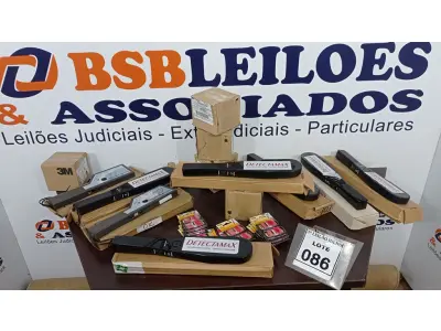 LOTE 086 - 07 DETECTORES DE METAL E 02 CAIXAS DE MARCADORES ADESIVOS. (NO ESTADO) ATENÇÃO! FAZER A VISITAÇÃO ANTES DE ARREMATAR, NÃO SABEMOS SE FUNCIONA, LEILÃO NÃO TEM GARANTIA E NEM DEVOLUÇÃO, SUJEITO A POSSÍVEIS AVARIAS VISÍVEIS/OCULTAS E/OU AUSÊNCIA DE COMPONENTES.