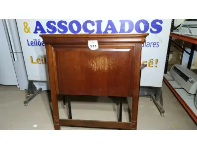 LOTE 211 - 01 CABECEIRA DE CAMA. (NO ESTADO EM QUE SE ENCONTRA. SUJEITO A AVARIAS OCULTAS/VISÍVEIS.)  BF8593U