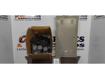 LOTE 121 - 01 QUADRO ELÉTRICO, 01 LOTE COM CAIXAS DE LUZ PARA LAJOTA. (NO ESTADO) ATENÇÃO! FAZER A VISITAÇÃO ANTES DE ARREMATAR, NÃO SABEMOS SE FUNCIONA. LEILÃO NÃO TEM GARANTIA E NEM DEVOLUÇÃO, SUJEITO A POSSÍVEIS AVARIAS VISÍVEIS/OCULTAS E/OU AUSÊNCIA DE COMPONENTES.