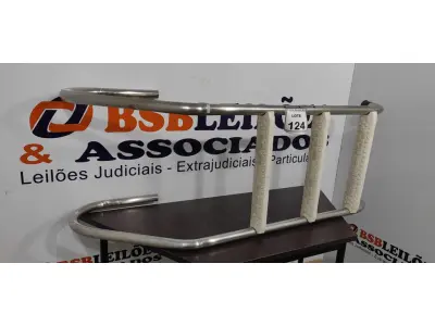 LOTE 124 - 01 ESCADA PARA PISCINA. (NO ESTADO) ATENÇÃO! FAZER A VISITAÇÃO ANTES DE ARREMATAR, NÃO SABEMOS SE FUNCIONA, LEILÃO NÃO TEM GARANTIA E NEM DEVOLUÇÃO, SUJEITO A POSSÍVEIS AVARIAS VISÍVEIS/OCULTAS E/OU AUSÊNCIA DE COMPONENTES.