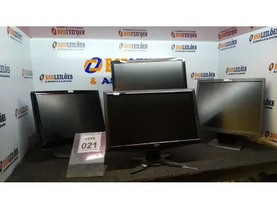 LOTE 021 - 04 MONITORES LCD COM MARCAS E MODELOS VARIADOS. (NO ESTADO) ATENÇÃO! FAZER A VISITAÇÃO ANTES DE ARREMATAR, NÃO SABEMOS SE FUNCIONA, LEILÃO NÃO TEM GARANTIA E NEM DEVOLUÇÃO, SUJEITO A POSSÍVEIS AVARIAS VISÍVEIS/OCULTAS E/OU AUSÊNCIA DE COMPONENTES.
