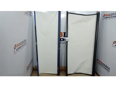 LOTE 082 - 02 TELAS DE PROJEÇÃO RETRÁTIL. (NO ESTADO) ATENÇÃO! FAZER A VISITAÇÃO ANTES DE ARREMATAR, NÃO SABEMOS SE FUNCIONA, LEILÃO NÃO TEM GARANTIA E NEM DEVOLUÇÃO, SUJEITO A POSSÍVEIS AVARIAS VISÍVEIS/OCULTAS E/OU AUSÊNCIA DE COMPONENTES.