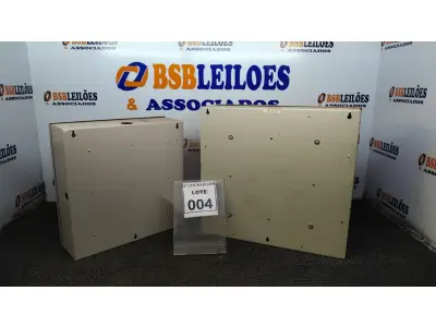 LOTE 004 - 02 QUADROS DE DISTRIBUIÇÃO DE METAL SENDO 01 COM PLACA ELETRÔNICA. (NO ESTADO) ATENÇÃO! FAZER A VISITAÇÃO ANTES DE ARREMATAR, NÃO SABEMOS SE FUNCIONA, LEILÃO NÃO TEM GARANTIA E NEM DEVOLUÇÃO, SUJEITO A POSSÍVEIS AVARIAS VISÍVEIS/OCULTAS E/OU AUSÊNCIA DE COMPONENTES.