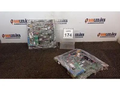 LOTE 174 - 02 PLACAS MÃE. (NO ESTADO) ATENÇÃO! FAZER A VISITAÇÃO ANTES DE ARREMATAR, NÃO SABEMOS SE FUNCIONA, LEILÃO NÃO TEM GARANTIA E NEM DEVOLUÇÃO, SUJEITO A POSSÍVEIS AVARIAS VISÍVEIS/OCULTAS E/OU AUSÊNCIA DE COMPONENTES.