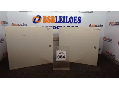 LOTE 064 - 02 QUADROS DE DISTRIBUIÇÃO DE METAL SENDO 01 COM PLACA ELETRÔNICA. (NO ESTADO) ATENÇÃO! FAZER A VISITAÇÃO ANTES DE ARREMATAR, NÃO SABEMOS SE FUNCIONA, LEILÃO NÃO TEM GARANTIA E NEM DEVOLUÇÃO, SUJEITO A POSSÍVEIS AVARIAS VISÍVEIS/OCULTAS E/OU AUSÊNCIA DE COMPONENTES.