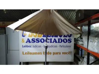 LOTE 188 - 01 OMBRELONE. (NO ESTADO EM QUE SE ENCONTRA. SUJEITO A AVARIAS OCULTAS/VISÍVEIS.)  BH1583D