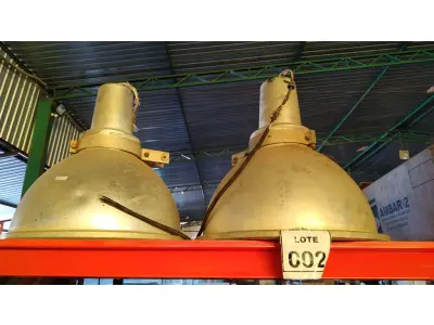 LOTE 002 - 02 LUMINÁRIAS PARA GALPÃO EM ALUMÍNIO. (NO ESTADO) ATENÇÃO! FAZER A VISITAÇÃO ANTES DE ARREMATAR, NÃO SABEMOS SE FUNCIONA, LEILÃO NÃO TEM GARANTIA E NEM DEVOLUÇÃO, SUJEITO A POSSÍVEIS AVARIAS VISÍVEIS/OCULTAS E/OU AUSÊNCIA DE COMPONENTES.
