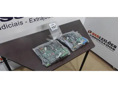 LOTE 107 - 02 PLACAS MÃE. (NO ESTADO) ATENÇÃO! FAZER A VISITAÇÃO ANTES DE ARREMATAR, NÃO SABEMOS SE FUNCIONA, LEILÃO NÃO TEM GARANTIA E NEM DEVOLUÇÃO, SUJEITO A POSSÍVEIS AVARIAS VISÍVEIS/OCULTAS E/OU AUSÊNCIA DE COMPONENTES.