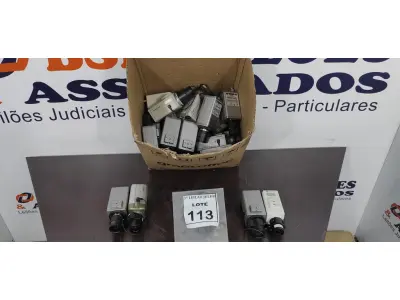 LOTE 113 - 01 LOTE COM GRANDE QUANTIDADE DE CÂMERAS DE MONITORAMENTO DE MARCAS E MODELOS VARIADOS (NO ESTADO) ATENÇÃO! FAZER A VISITAÇÃO ANTES DE ARREMATAR, NÃO SABEMOS SE FUNCIONA, LEILÃO NÃO TEM GARANTIA E NEM DEVOLUÇÃO, SUJEITO A POSSÍVEIS AVARIAS VISÍVEIS/OCULTAS E/OU AUSÊNCIA DE COMPONENTES.