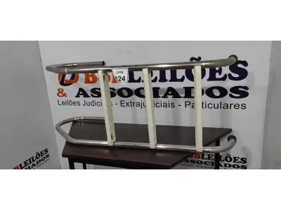 LOTE 124 - 01 ESCADA PARA PISCINA. (NO ESTADO) ATENÇÃO! FAZER A VISITAÇÃO ANTES DE ARREMATAR, NÃO SABEMOS SE FUNCIONA, LEILÃO NÃO TEM GARANTIA E NEM DEVOLUÇÃO, SUJEITO A POSSÍVEIS AVARIAS VISÍVEIS/OCULTAS E/OU AUSÊNCIA DE COMPONENTES.