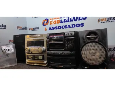 LOTE 104 - 02 APARELHOS DE SOM E 06 CAIXAS AVULSAS. (NO ESTADO) ATENÇÃO! FAZER A VISITAÇÃO ANTES DE ARREMATAR, NÃO SABEMOS SE FUNCIONA. LEILÃO NÃO TEM GARANTIA E NEM DEVOLUÇÃO, SUJEITO A POSSÍVEIS AVARIAS VISÍVEIS/OCULTAS E/OU AUSÊNCIA DE COMPONENTES.