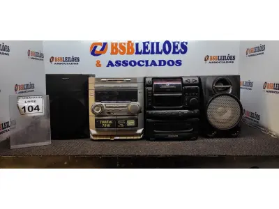 LOTE 104 - 02 APARELHOS DE SOM E 06 CAIXAS AVULSAS. (NO ESTADO) ATENÇÃO! FAZER A VISITAÇÃO ANTES DE ARREMATAR, NÃO SABEMOS SE FUNCIONA. LEILÃO NÃO TEM GARANTIA E NEM DEVOLUÇÃO, SUJEITO A POSSÍVEIS AVARIAS VISÍVEIS/OCULTAS E/OU AUSÊNCIA DE COMPONENTES.