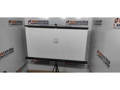 LOTE 115 - 01 TELA DE PROJEÇÃO RETRÁTIL. (NO ESTADO) ATENÇÃO! FAZER A VISITAÇÃO ANTES DE ARREMATAR, NÃO SABEMOS SE FUNCIONA, LEILÃO NÃO TEM GARANTIA E NEM DEVOLUÇÃO, SUJEITO A POSSÍVEIS AVARIAS VISÍVEIS/OCULTAS E/OU AUSÊNCIA DE COMPONENTES.