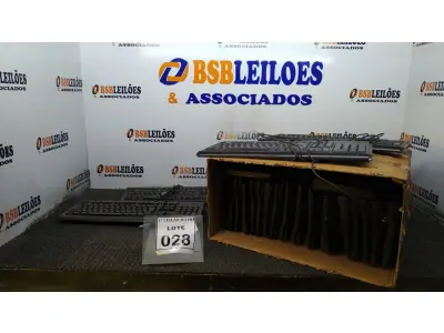LOTE 028 - 01 LOTE COM GRANDE QUANTIDADE DE TECLADOS PARA PC DE MARCAS E MODELOS DIVERSOS. (NO ESTADO) ATENÇÃO! FAZER A VISITAÇÃO ANTES DE ARREMATAR, NÃO SABEMOS SE FUNCIONA, LEILÃO NÃO TEM GARANTIA E NEM DEVOLUÇÃO, SUJEITO A POSSÍVEIS AVARIAS VISÍVEIS/OCULTAS E/OU AUSÊNCIA DE COMPONENTES.