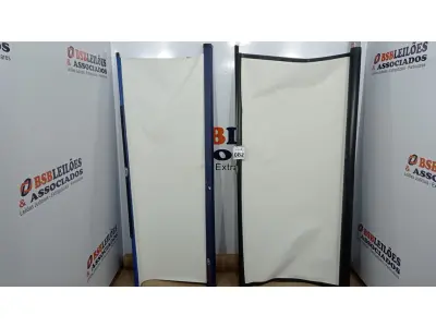 LOTE 082 - 02 TELAS DE PROJEÇÃO RETRÁTIL. (NO ESTADO) ATENÇÃO! FAZER A VISITAÇÃO ANTES DE ARREMATAR, NÃO SABEMOS SE FUNCIONA, LEILÃO NÃO TEM GARANTIA E NEM DEVOLUÇÃO, SUJEITO A POSSÍVEIS AVARIAS VISÍVEIS/OCULTAS E/OU AUSÊNCIA DE COMPONENTES.