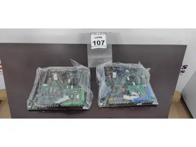 LOTE 107 - 02 PLACAS MÃE. (NO ESTADO) ATENÇÃO! FAZER A VISITAÇÃO ANTES DE ARREMATAR, NÃO SABEMOS SE FUNCIONA, LEILÃO NÃO TEM GARANTIA E NEM DEVOLUÇÃO, SUJEITO A POSSÍVEIS AVARIAS VISÍVEIS/OCULTAS E/OU AUSÊNCIA DE COMPONENTES.