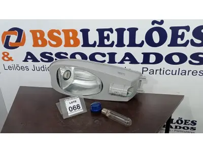 LOTE 068 - 01 LUMINÁRIA PRA POSTE. (NO ESTADO) ATENÇÃO! FAZER A VISITAÇÃO ANTES DE ARREMATAR, NÃO SABEMOS SE FUNCIONA, LEILÃO NÃO TEM GARANTIA E NEM DEVOLUÇÃO, SUJEITO A POSSÍVEIS AVARIAS VISÍVEIS/OCULTAS E/OU AUSÊNCIA DE COMPONENTES.