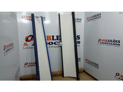 LOTE 054 - 02 TELAS DE PROJEÇÃO RETRÁTIL. (NO ESTADO) ATENÇÃO! FAZER A VISITAÇÃO ANTES DE ARREMATAR, NÃO SABEMOS SE FUNCIONA, LEILÃO NÃO TEM GARANTIA E NEM DEVOLUÇÃO, SUJEITO A POSSÍVEIS AVARIAS VISÍVEIS/OCULTAS E/OU AUSÊNCIA DE COMPONENTES.