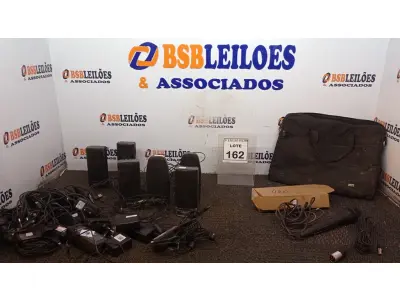 LOTE 162 - 01 BOLSA COM VÁRIAS CAIXAS DE SOM PARA PC E 01 MICROFONE COM CABOS. (NO ESTADO) ATENÇÃO! FAZER A VISITAÇÃO ANTES DE ARREMATAR, NÃO SABEMOS SE FUNCIONA, LEILÃO NÃO TEM GARANTIA E NEM DEVOLUÇÃO, SUJEITO A POSSÍVEIS AVARIAS VISÍVEIS/OCULTAS E/OU AUSÊNCIA DE COMPONENTES.