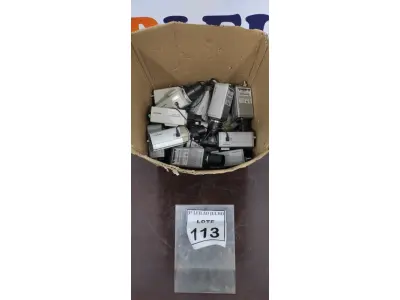 LOTE 113 - 01 LOTE COM GRANDE QUANTIDADE DE CÂMERAS DE MONITORAMENTO DE MARCAS E MODELOS VARIADOS (NO ESTADO) ATENÇÃO! FAZER A VISITAÇÃO ANTES DE ARREMATAR, NÃO SABEMOS SE FUNCIONA, LEILÃO NÃO TEM GARANTIA E NEM DEVOLUÇÃO, SUJEITO A POSSÍVEIS AVARIAS VISÍVEIS/OCULTAS E/OU AUSÊNCIA DE COMPONENTES.