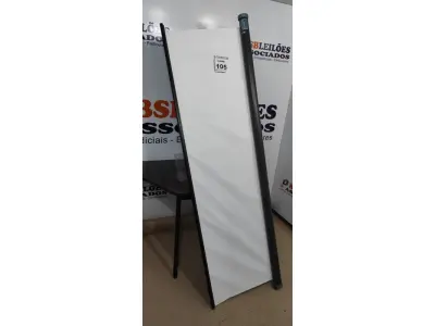 LOTE 105 - 01 TELA DE PROJEÇÃO RETRÁTIL. (NO ESTADO) ATENÇÃO! FAZER A VISITAÇÃO ANTES DE ARREMATAR, NÃO SABEMOS SE FUNCIONA, LEILÃO NÃO TEM GARANTIA E NEM DEVOLUÇÃO, SUJEITO A POSSÍVEIS AVARIAS VISÍVEIS/OCULTAS E/OU AUSÊNCIA DE COMPONENTES.