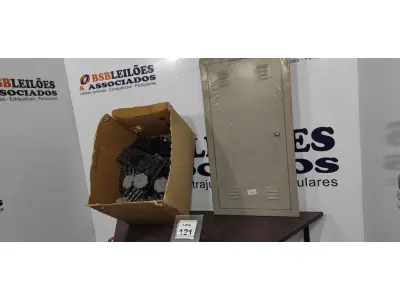 LOTE 121 - 01 QUADRO ELÉTRICO, 01 LOTE COM CAIXAS DE LUZ PARA LAJOTA. (NO ESTADO) ATENÇÃO! FAZER A VISITAÇÃO ANTES DE ARREMATAR, NÃO SABEMOS SE FUNCIONA. LEILÃO NÃO TEM GARANTIA E NEM DEVOLUÇÃO, SUJEITO A POSSÍVEIS AVARIAS VISÍVEIS/OCULTAS E/OU AUSÊNCIA DE COMPONENTES.