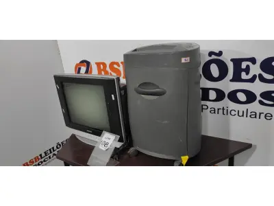 LOTE 108 - 01 FRAGMENTADORA MARCA DUOTEC E 01 TELEVISÃO DE TUBO MARCA SAMSUNG. (NO ESTADO) ATENÇÃO! FAZER A VISITAÇÃO ANTES DE ARREMATAR, NÃO SABEMOS SE FUNCIONA, LEILÃO NÃO TEM GARANTIA E NEM DEVOLUÇÃO, SUJEITO A POSSÍVEIS AVARIAS VISÍVEIS/OCULTAS E/OU AUSÊNCIA DE COMPONENTES.