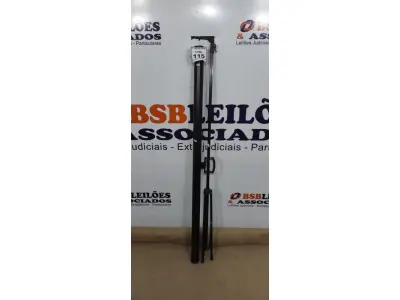 LOTE 115 - 01 TELA DE PROJEÇÃO RETRÁTIL. (NO ESTADO) ATENÇÃO! FAZER A VISITAÇÃO ANTES DE ARREMATAR, NÃO SABEMOS SE FUNCIONA, LEILÃO NÃO TEM GARANTIA E NEM DEVOLUÇÃO, SUJEITO A POSSÍVEIS AVARIAS VISÍVEIS/OCULTAS E/OU AUSÊNCIA DE COMPONENTES.
