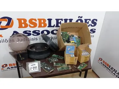 LOTE 075 - 01 LOTE COM GRANDE QUANTIDADE DE PLACAS DE CIRCUITOS E ACESSÓRIOS DE CÂMERAS DE MONITORAMENTO. (NO ESTADO) ATENÇÃO! FAZER A VISITAÇÃO ANTES DE ARREMATAR, NÃO SABEMOS SE FUNCIONA, LEILÃO NÃO TEM GARANTIA E NEM DEVOLUÇÃO, SUJEITO A POSSÍVEIS AVARIAS VISÍVEIS/OCULTAS E/OU AUSÊNCIA DE COMPONENTES.