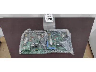 LOTE 128 - 02 PLACAS MÃE. (NO ESTADO) ATENÇÃO! FAZER A VISITAÇÃO ANTES DE ARREMATAR, NÃO SABEMOS SE FUNCIONA, LEILÃO NÃO TEM GARANTIA E NEM DEVOLUÇÃO, SUJEITO A POSSÍVEIS AVARIAS VISÍVEIS/OCULTAS E/OU AUSÊNCIA DE COMPONENTES.