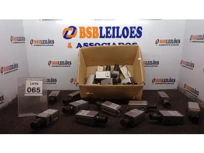 LOTE 065 - 01 LOTE COM GRANDE QUANTIDADE DE CÂMERAS DE MONITORAMENTO DE MARCAS E MODELOS VARIADOS (NO ESTADO) ATENÇÃO! FAZER A VISITAÇÃO ANTES DE ARREMATAR, NÃO SABEMOS SE FUNCIONA, LEILÃO NÃO TEM GARANTIA E NEM DEVOLUÇÃO, SUJEITO A POSSÍVEIS AVARIAS VISÍVEIS/OCULTAS E/OU AUSÊNCIA DE COMPONENTES.