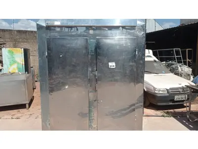 LOTE 514 - 01 FREEZER VERTICAL EM INOX 02 PORTAS 220V. (NO ESTADO) ATENÇÃO! FAZER A VISITAÇÃO ANTES DE ARREMATAR, NÃO SABEMOS SE FUNCIONA, LEILÃO NÃO TEM GARANTIA E NEM DEVOLUÇÃO, SUJEITO A POSSÍVEIS AVARIAS VISÍVEIS/OCULTAS E/OU AUSÊNCIA DE COMPONENTES.