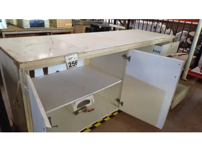 LOTE 256 - 01 ARMÁRIO 03 PORTAS E 04 GAVETAS BRANCO. (NO ESTADO) ATENÇÃO! FAZER A VISITAÇÃO ANTES DE ARREMATAR, NÃO SABEMOS SE FUNCIONA, LEILÃO NÃO TEM GARANTIA E NEM DEVOLUÇÃO, SUJEITO A POSSÍVEIS AVARIAS VISÍVEIS/OCULTAS E/OU AUSÊNCIA DE COMPONENTES.