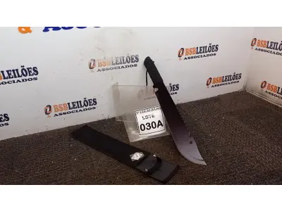 LOTE 030 - FACÃO RAMBO  AÇO INOXIDÁVEL TAMANHO TOTAL 48,5CM  LAMINDA 33,5 FULL TANG COM BAINHA DE NYLON MODELO IMPORTADO (NO ESTADO) ATENÇÃO! FAZER A VISITAÇÃO ANTES DE ARREMATAR, NÃO SABEMOS SE FUNCIONA, LEILÃO NÃO TEM GARANTIA E NEM DEVOLUÇÃO, SUJEITO A POSSÍVEIS AVARIAS VISÍVEIS/OCULTAS E/OU AUSÊNCIA DE COMPONENTES.