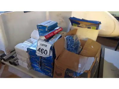 LOTE 460 - 01 LOTE COM GRANDE QUANTIDADE DE BLOCOS DE ANOTAÇÕES, GRAMPOS, LACRES, FOLHAS DE ETIQUETAS, DISJUNTORES E 02 LIXEIRAS. (NO ESTADO) ATENÇÃO! FAZER A VISITAÇÃO ANTES DE ARREMATAR, NÃO SABEMOS SE FUNCIONA, LEILÃO NÃO TEM GARANTIA E NEM DEVOLUÇÃO, SUJEITO A POSSÍVEIS AVARIAS VISÍVEIS/OCULTAS E/OU AUSÊNCIA DE COMPONENTES.