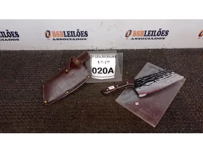 LOTE 020 - CUTELO  IMPORTADA AÇO INOXIDÁVEL CABO EM MADEIRA  FULL TANG BAINHA DE NAPA  TAMANHO TOTAL 30CM PESO 318G JÁ (NO ESTADO) ATENÇÃO! FAZER A VISITAÇÃO ANTES DE ARREMATAR, NÃO SABEMOS SE FUNCIONA, LEILÃO NÃO TEM GARANTIA E NEM DEVOLUÇÃO, SUJEITO A POSSÍVEIS AVARIAS VISÍVEIS/OCULTAS E/OU AUSÊNCIA DE COMPONENTES.
