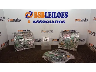 LOTE 241 - 02 PLACAS MÃE. (NO ESTADO) ATENÇÃO! FAZER A VISITAÇÃO ANTES DE ARREMATAR, NÃO SABEMOS SE FUNCIONA, LEILÃO NÃO TEM GARANTIA E NEM DEVOLUÇÃO, SUJEITO A POSSÍVEIS AVARIAS VISÍVEIS/OCULTAS E/OU AUSÊNCIA DE COMPONENTES.